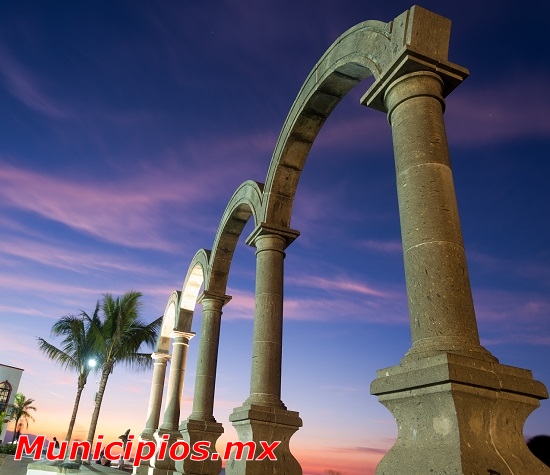 Los Arcos en el malecón de Puerto Vallarta