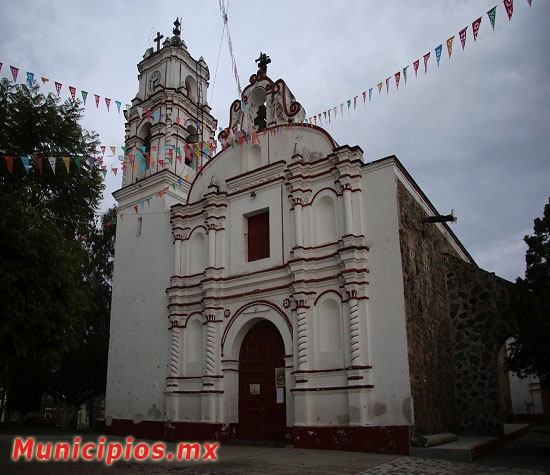 Iglesia en el pueblo de Tlactopec en el municipio de Zacualpan en el estado de Morelos