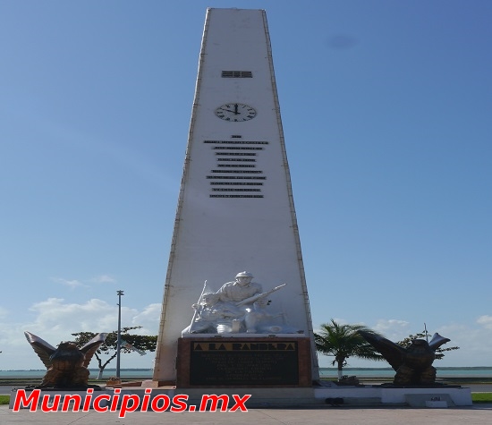 Obelisco que está ubicado en la Plaza de la Bandera