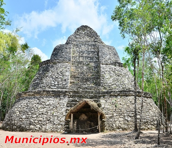 La Zona Arqueológica de Cobá