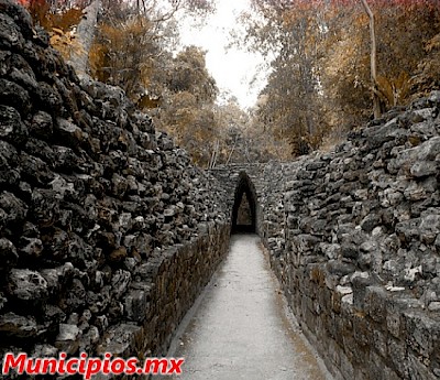 Foto de la entrada de Becan en Calakmul