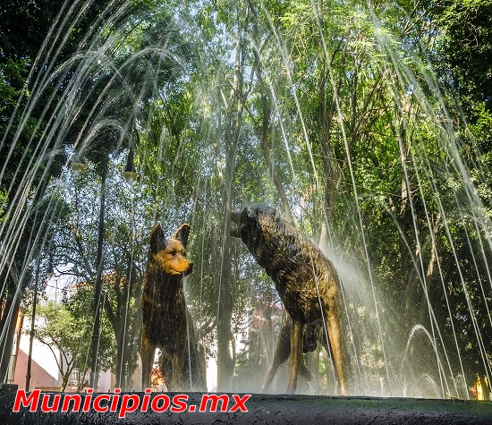 Fuente de los coyotes que fue creación del escultor Gabriel Ponzanelli